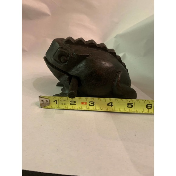 RIBBIT! Wooden frog with stick to make frog noises - Picture 8 of 10